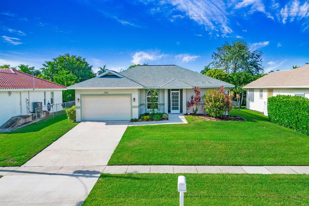 1825 N Bahama Avenue Marco Island FL 34145