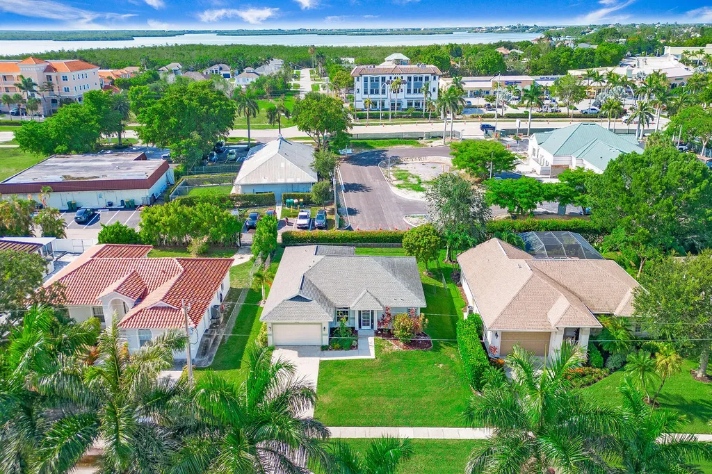1825 N Bahama Avenue Marco Island FL 34145