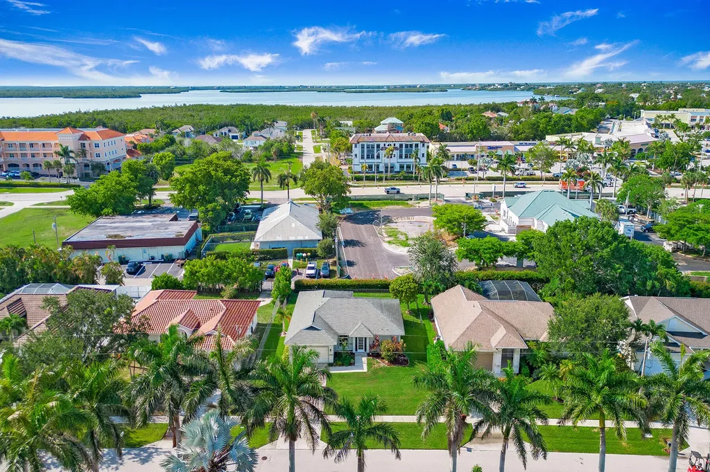 1825 N Bahama Avenue Marco Island FL 34145