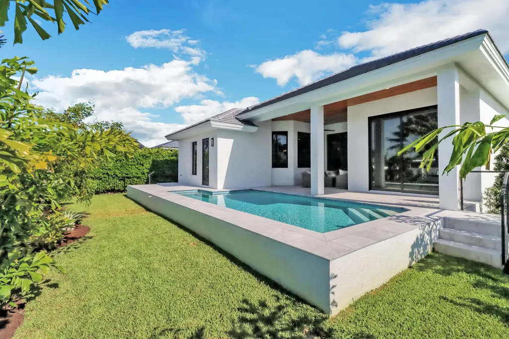 685 6th Avenue Marco Island FL 34145