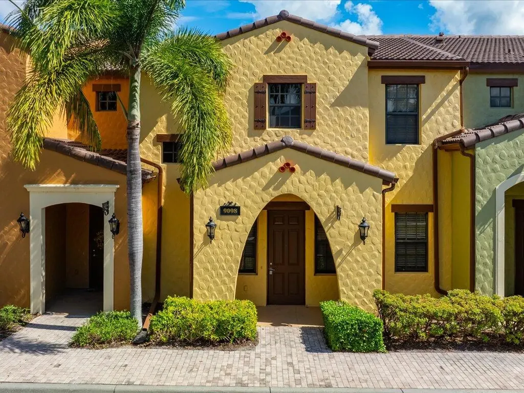 9098 Capistrano S Naples FL 34113