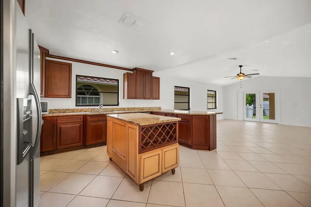 519 99th Avenue N Naples FL 34108