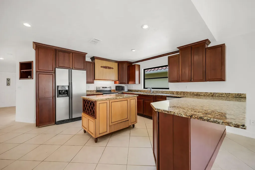 519 99th Avenue N Naples FL 34108