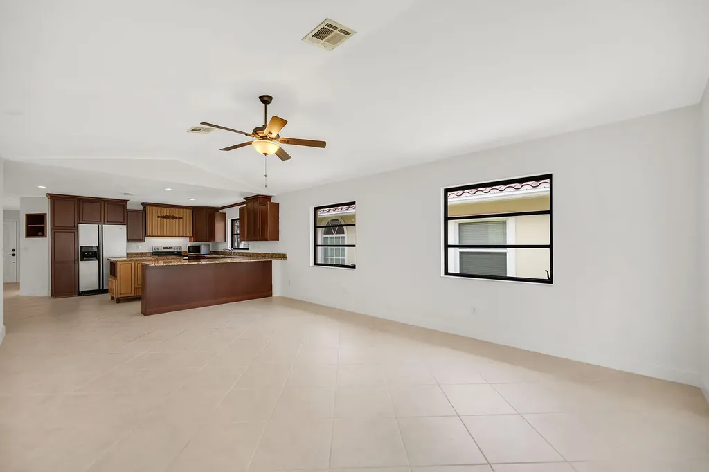 519 99th Avenue N Naples FL 34108