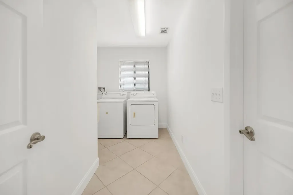 519 99th Avenue N Naples FL 34108