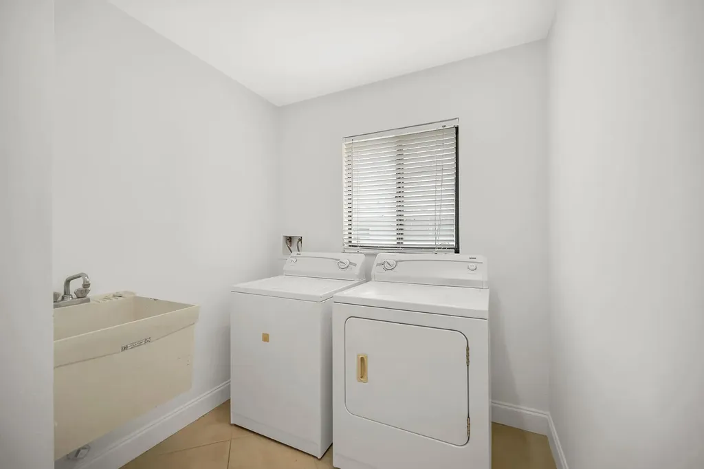 519 99th Avenue N Naples FL 34108