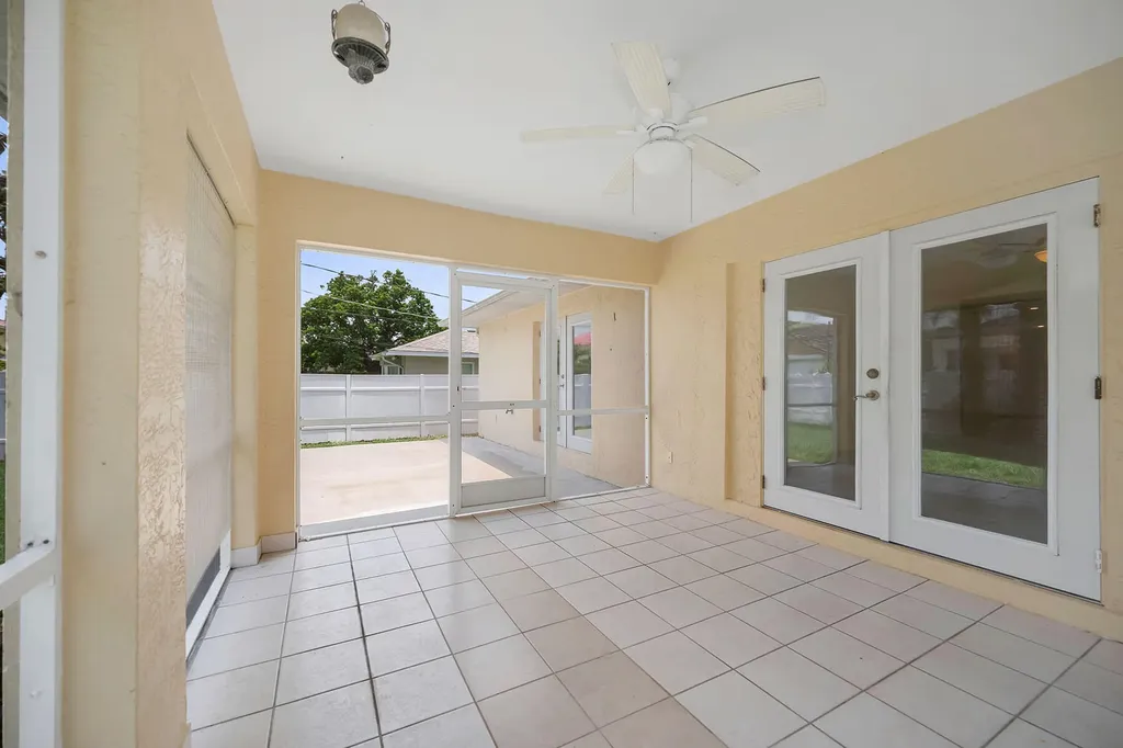 519 99th Avenue N Naples FL 34108