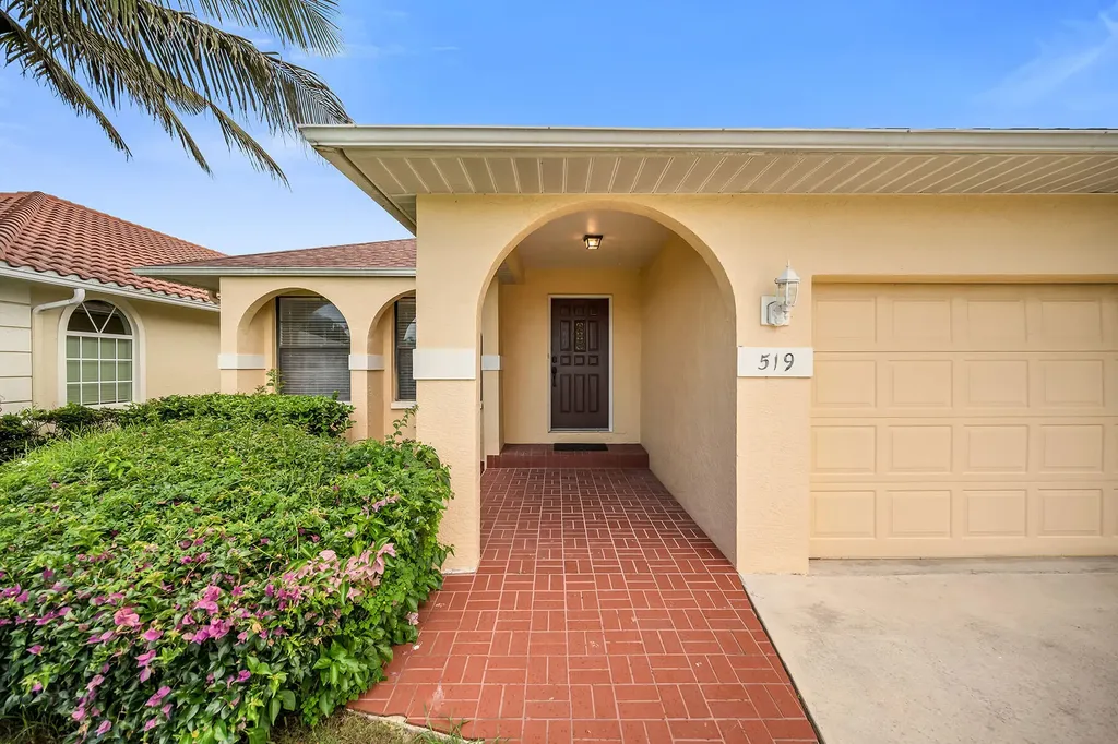 519 99th Avenue N Naples FL 34108