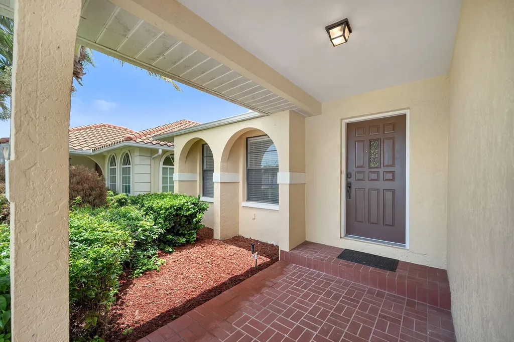 519 99th Avenue N Naples FL 34108