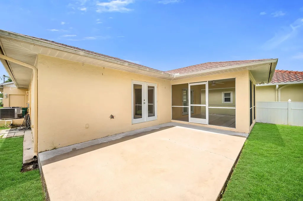 519 99th Avenue N Naples FL 34108