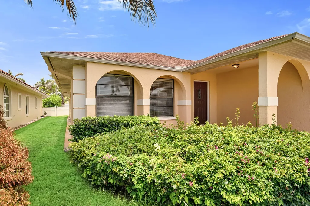 519 99th Avenue N Naples FL 34108