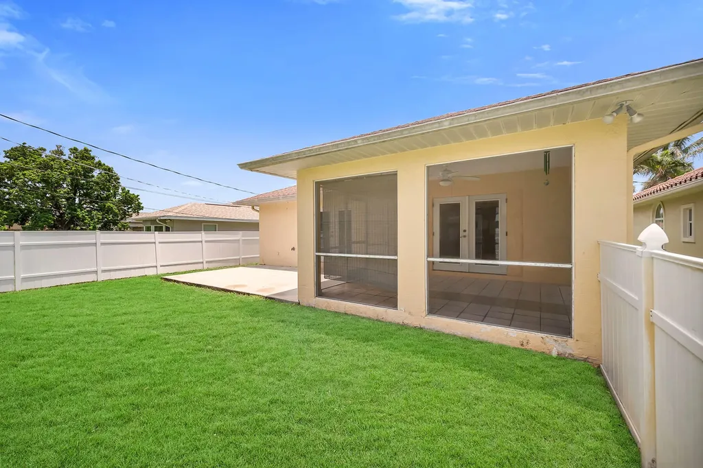 519 99th Avenue N Naples FL 34108