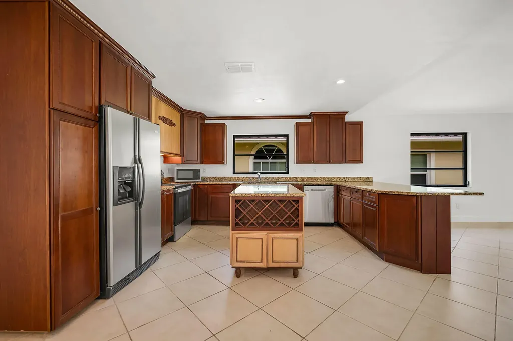 519 99th Avenue N Naples FL 34108