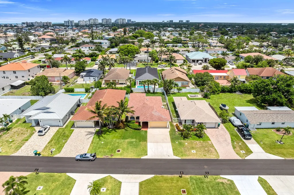 519 99th Avenue N Naples FL 34108