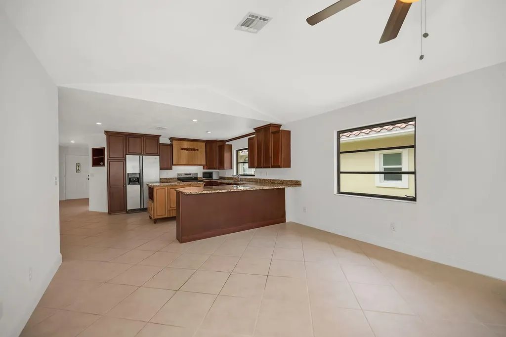 519 99th Avenue N Naples FL 34108