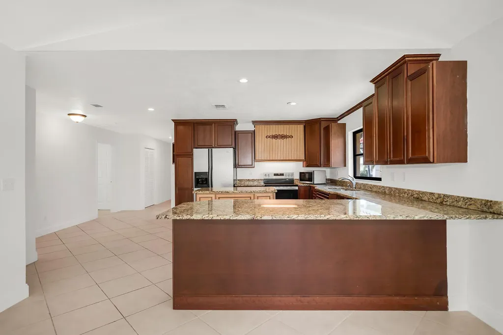 519 99th Avenue N Naples FL 34108