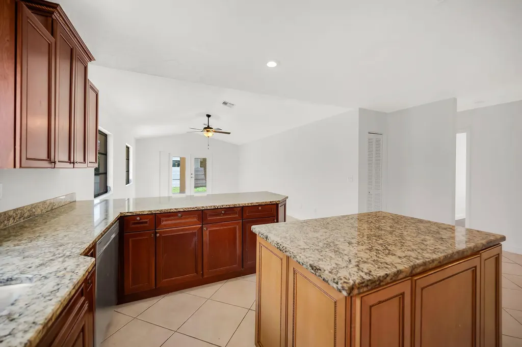 519 99th Avenue N Naples FL 34108