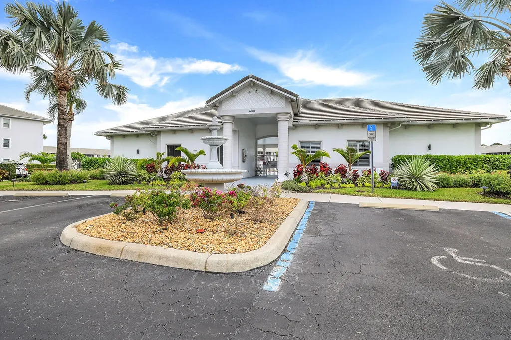 7822 Great Heron Way Naples FL 34104