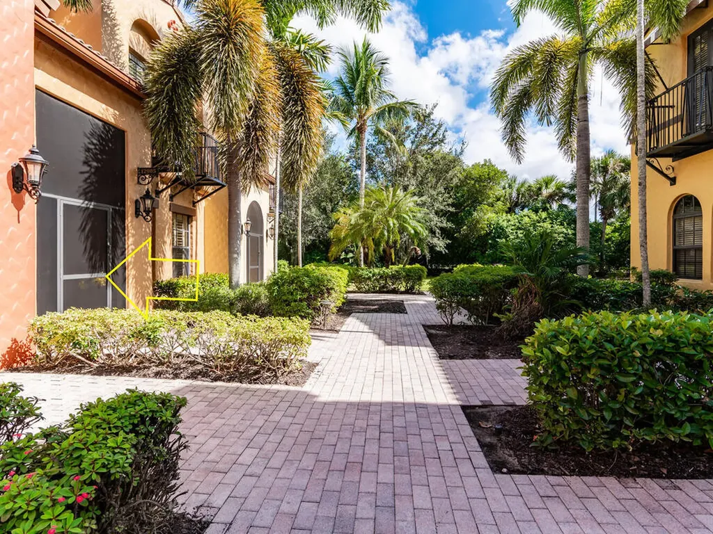 9146 Chula Vista Street Naples FL 34113