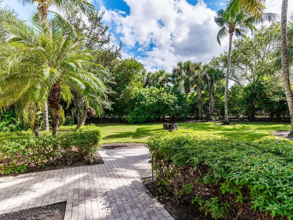 9146 Chula Vista Street Naples FL 34113