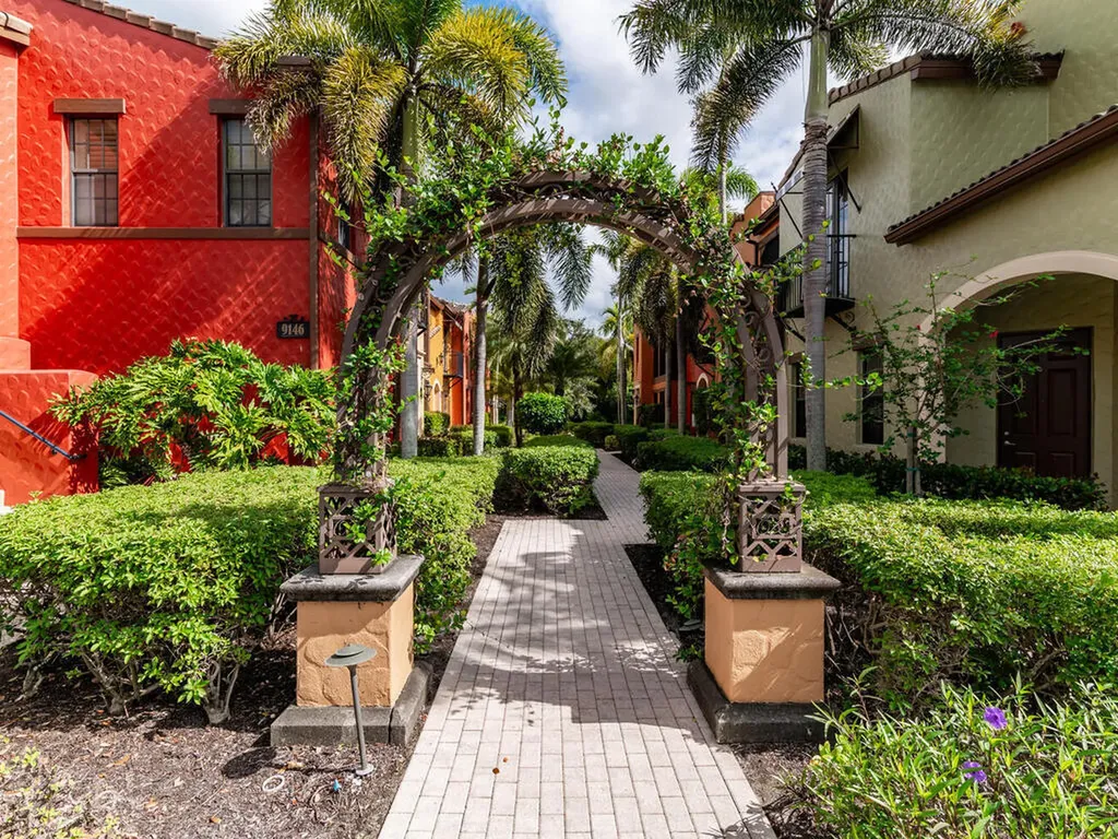 9146 Chula Vista Street Naples FL 34113