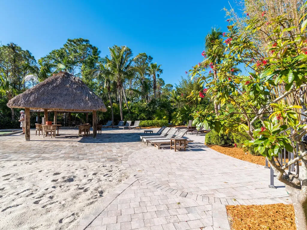 9146 Chula Vista Street Naples FL 34113