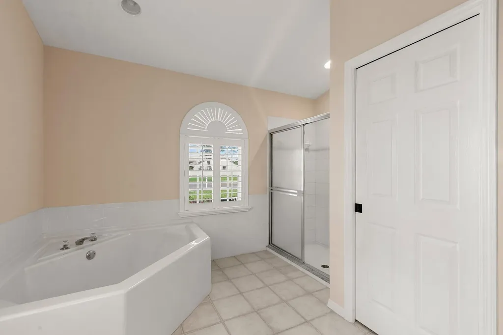 2052 Piccadilly Circus Naples FL 34112