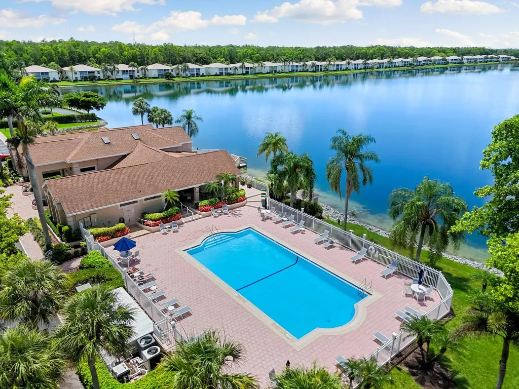 2052 Piccadilly Circus Naples FL 34112