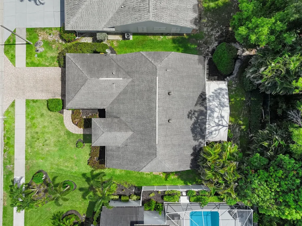 2052 Piccadilly Circus Naples FL 34112