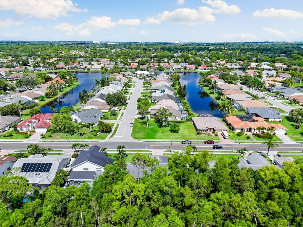 2052 Piccadilly Circus Naples FL 34112