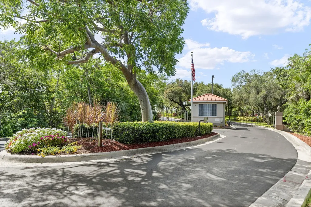 337 Vintage Bay Marco Island FL 34145