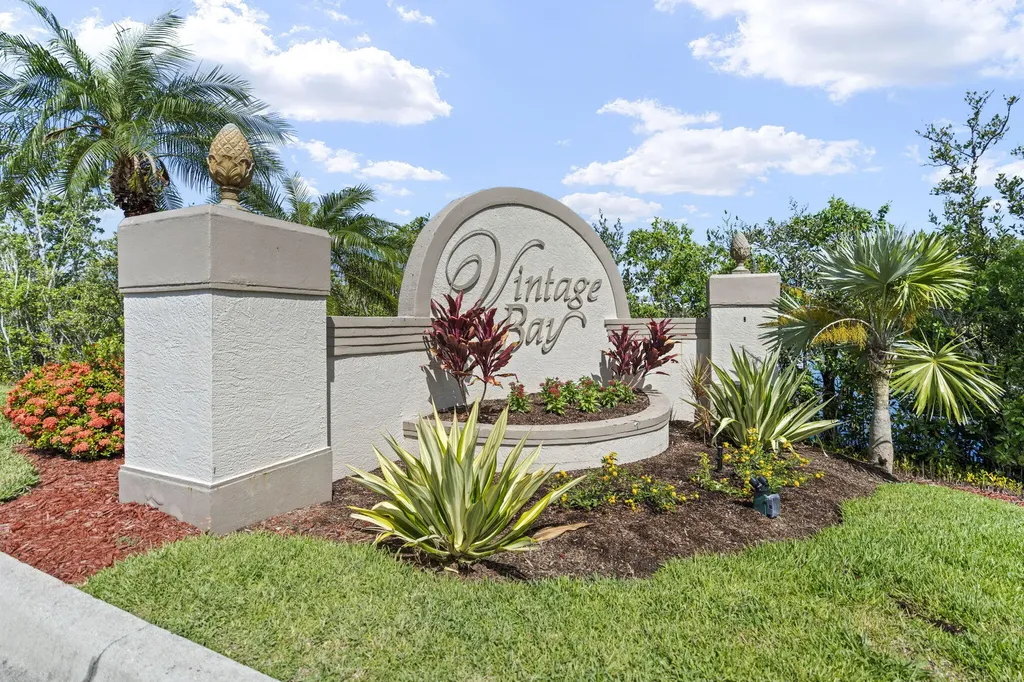 337 Vintage Bay Marco Island FL 34145