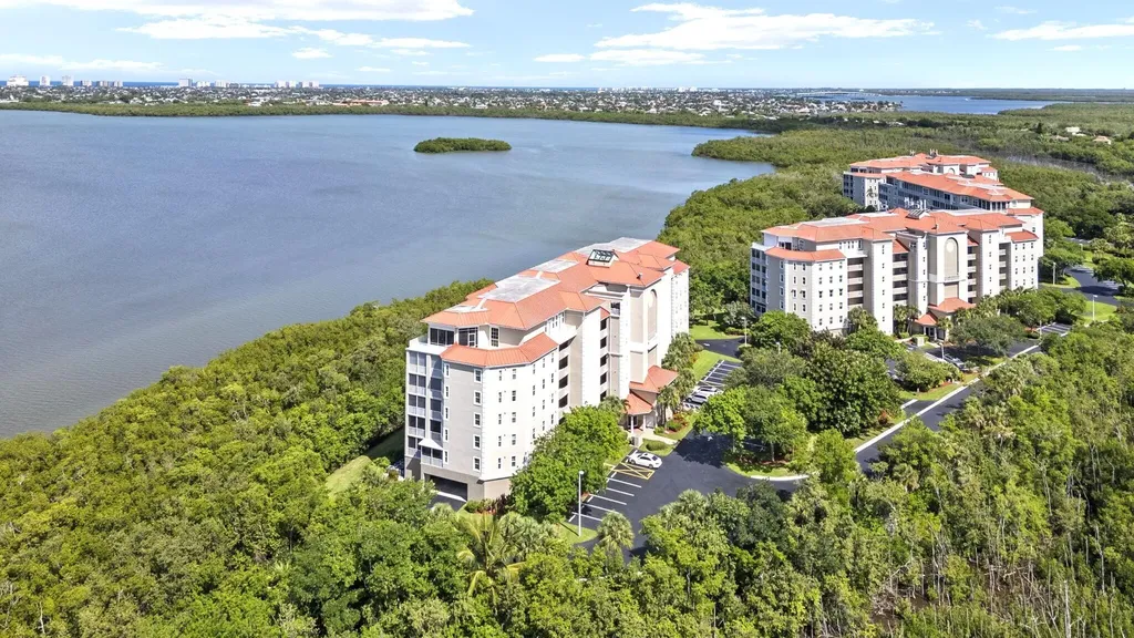 337 Vintage Bay Marco Island FL 34145