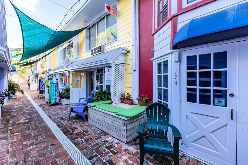 337 Vintage Bay Marco Island FL 34145