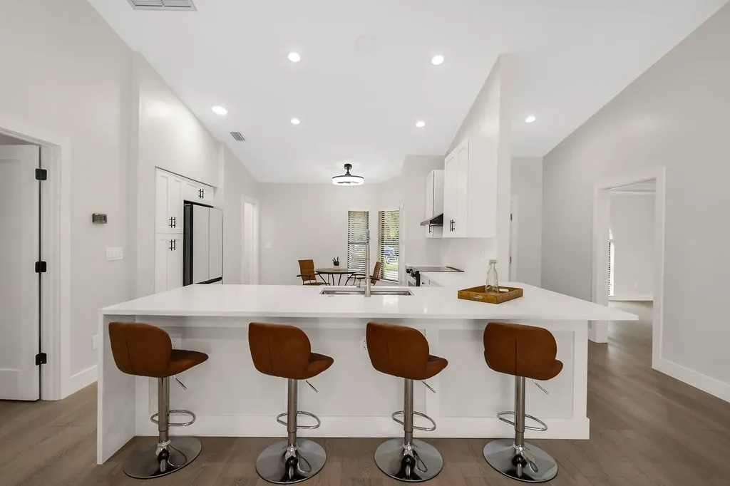 581 Country Walk Court Naples FL 34104