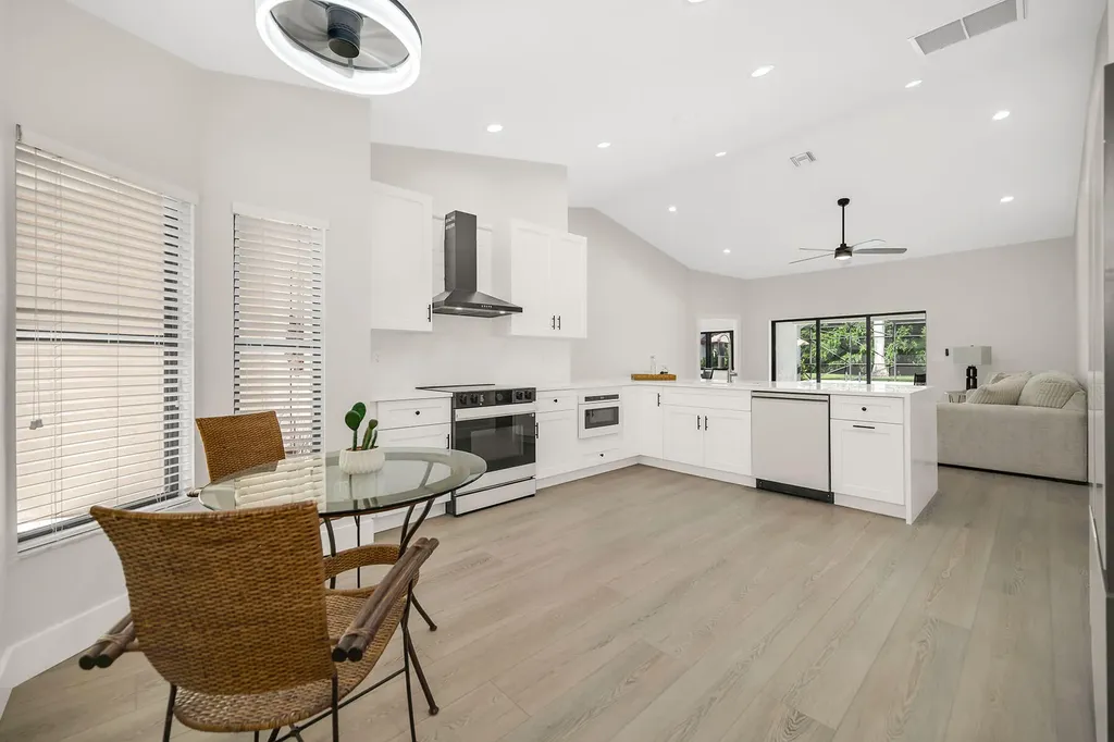 581 Country Walk Court Naples FL 34104