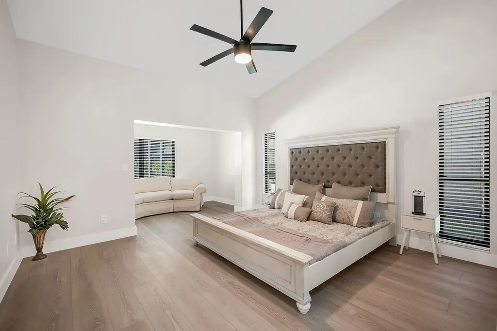 581 Country Walk Court Naples FL 34104