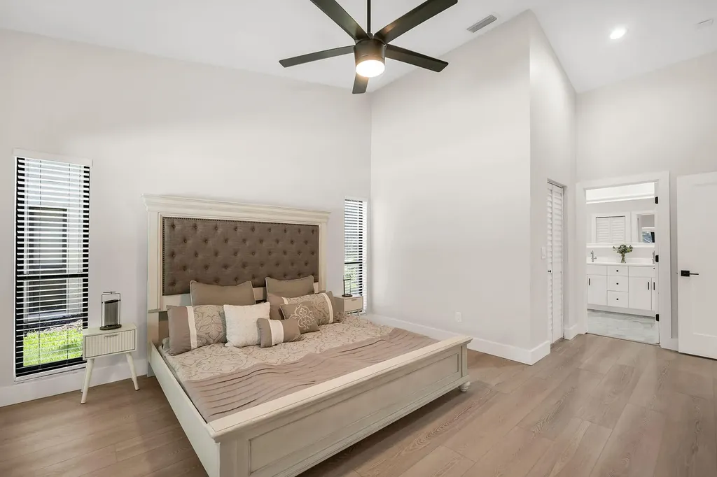 581 Country Walk Court Naples FL 34104