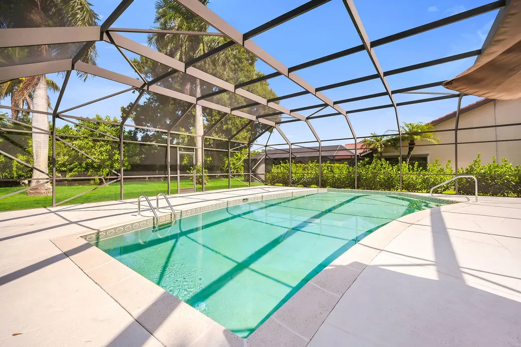 581 Country Walk Court Naples FL 34104