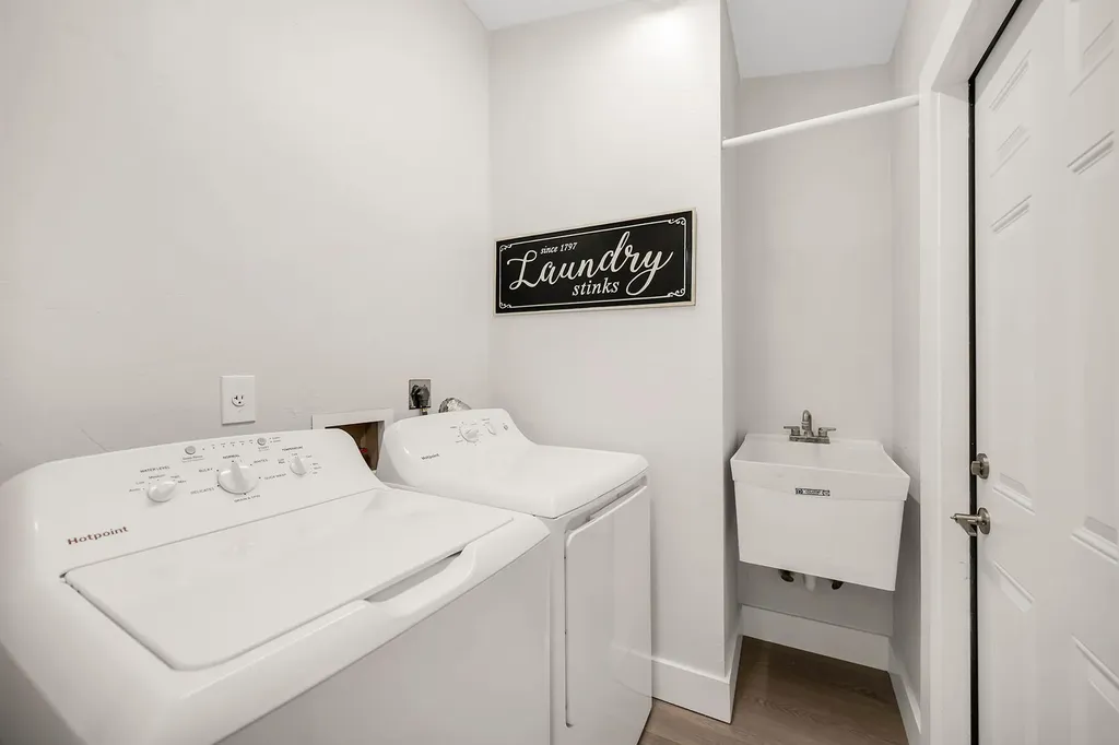 581 Country Walk Court Naples FL 34104