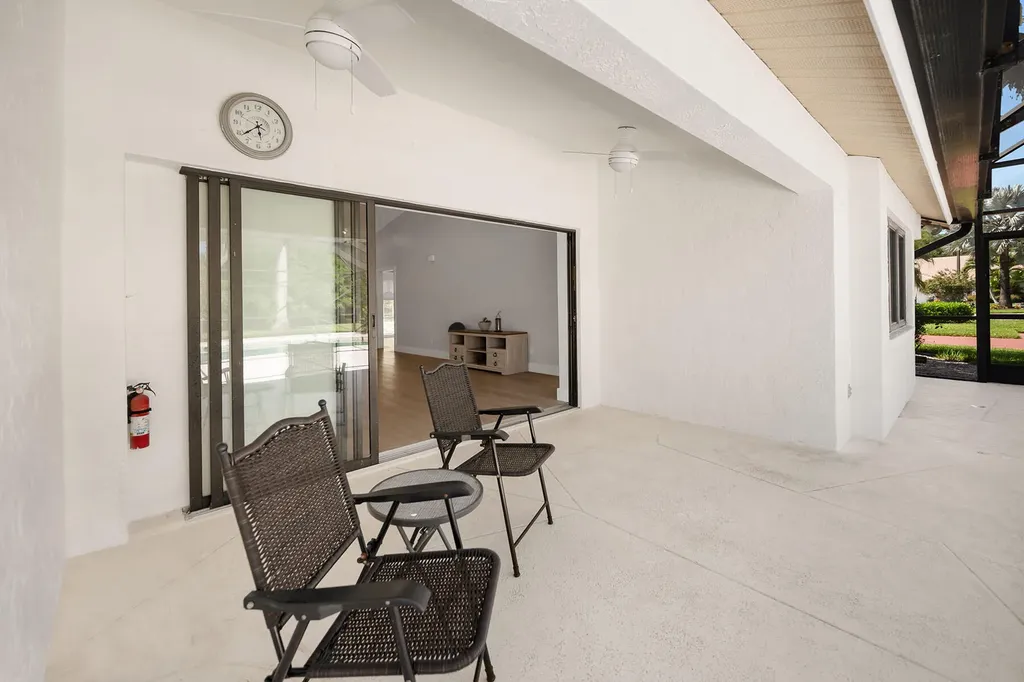 581 Country Walk Court Naples FL 34104