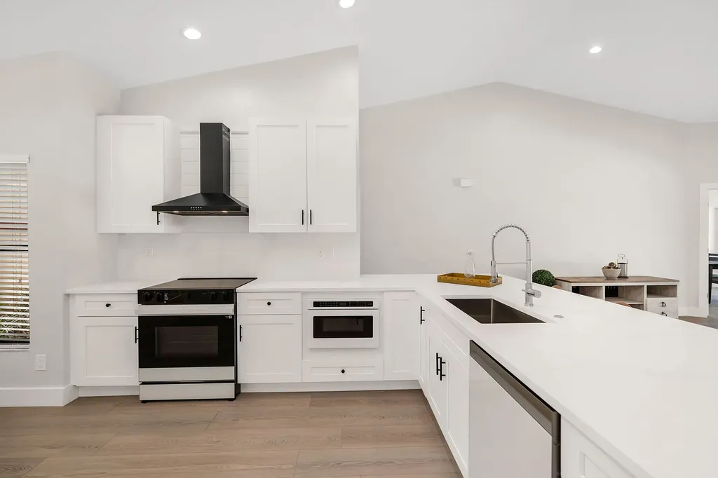 581 Country Walk Court Naples FL 34104