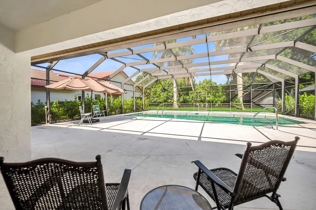 581 Country Walk Court Naples FL 34104