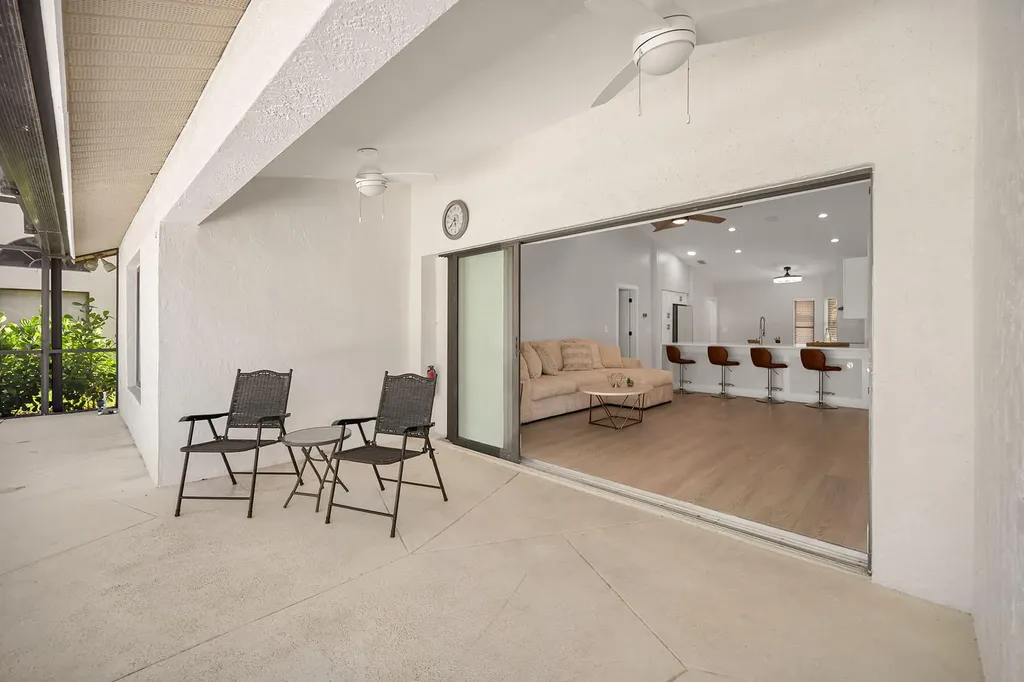 581 Country Walk Court Naples FL 34104