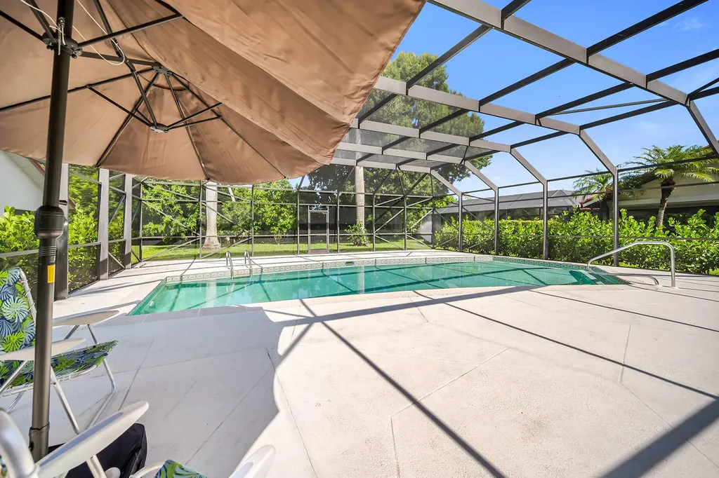 581 Country Walk Court Naples FL 34104