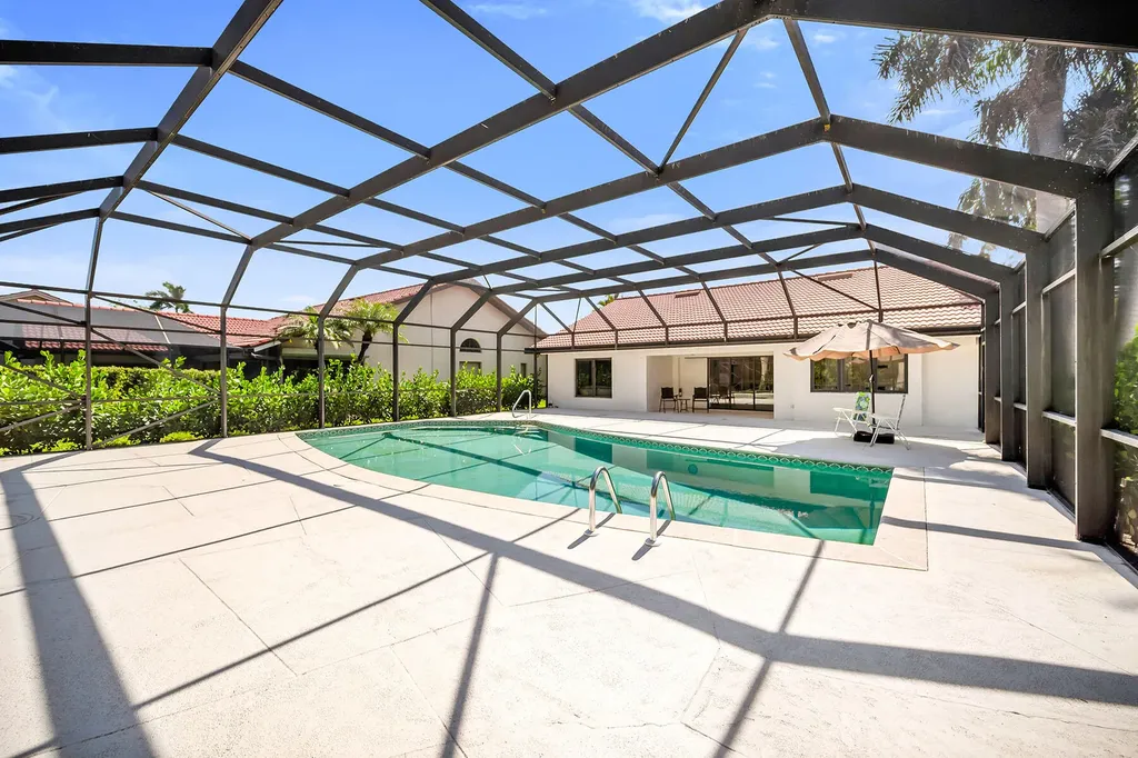 581 Country Walk Court Naples FL 34104