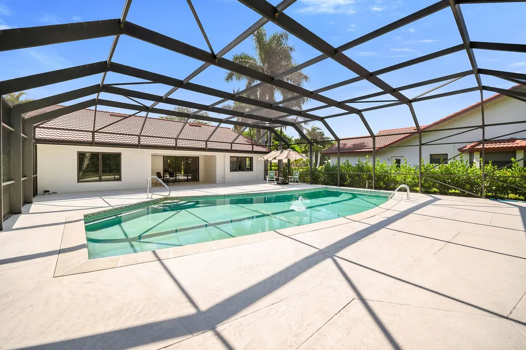 581 Country Walk Court Naples FL 34104