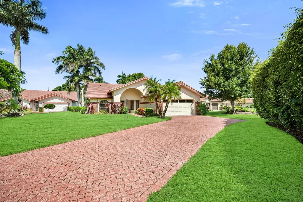 581 Country Walk Court Naples FL 34104