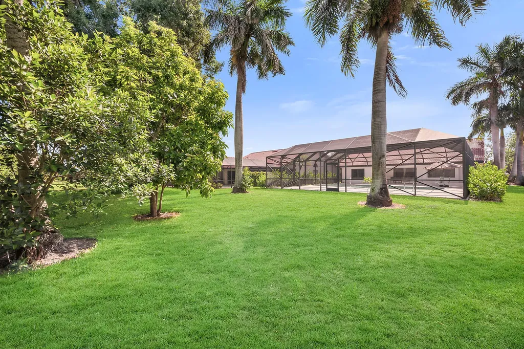 581 Country Walk Court Naples FL 34104