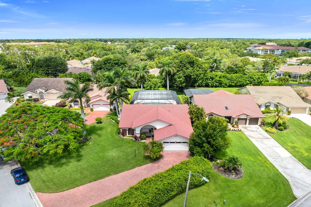 581 Country Walk Court Naples FL 34104